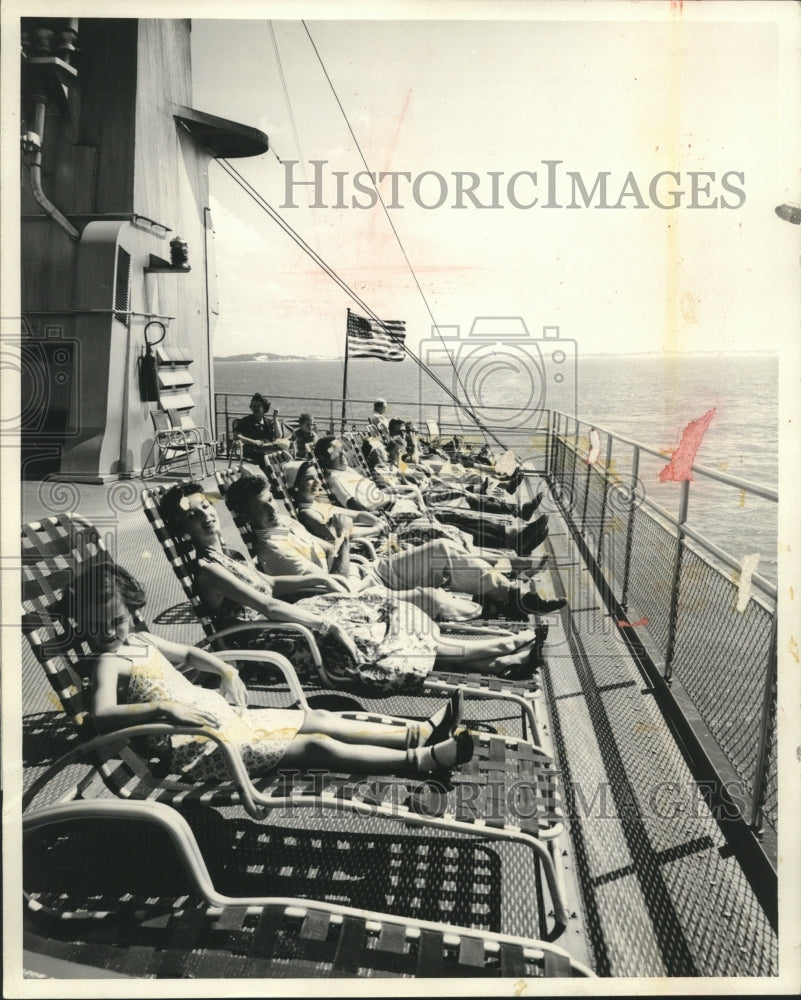 1957 Press Photo Passengers lounge on deck of Milwaukee Clipper 7.5 hour trip - Historic Images