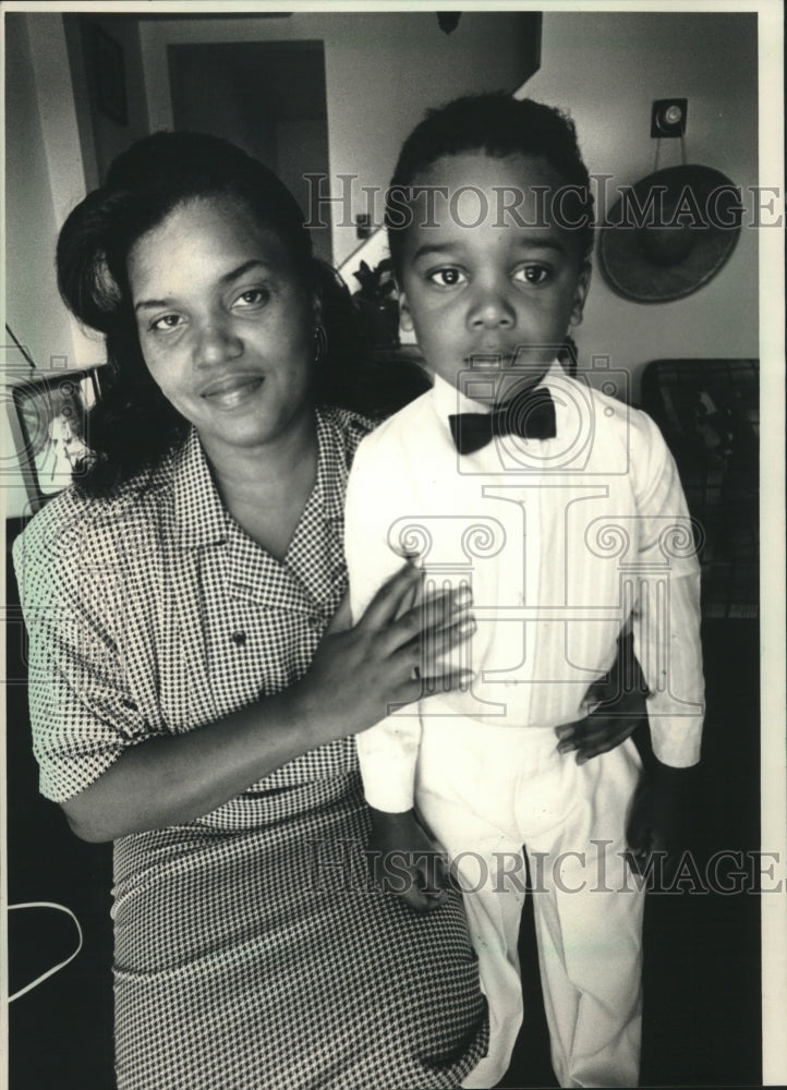 1988 Beverly Goins and son, Marcus at Children's Hospital, Milwaukee-Historic Images