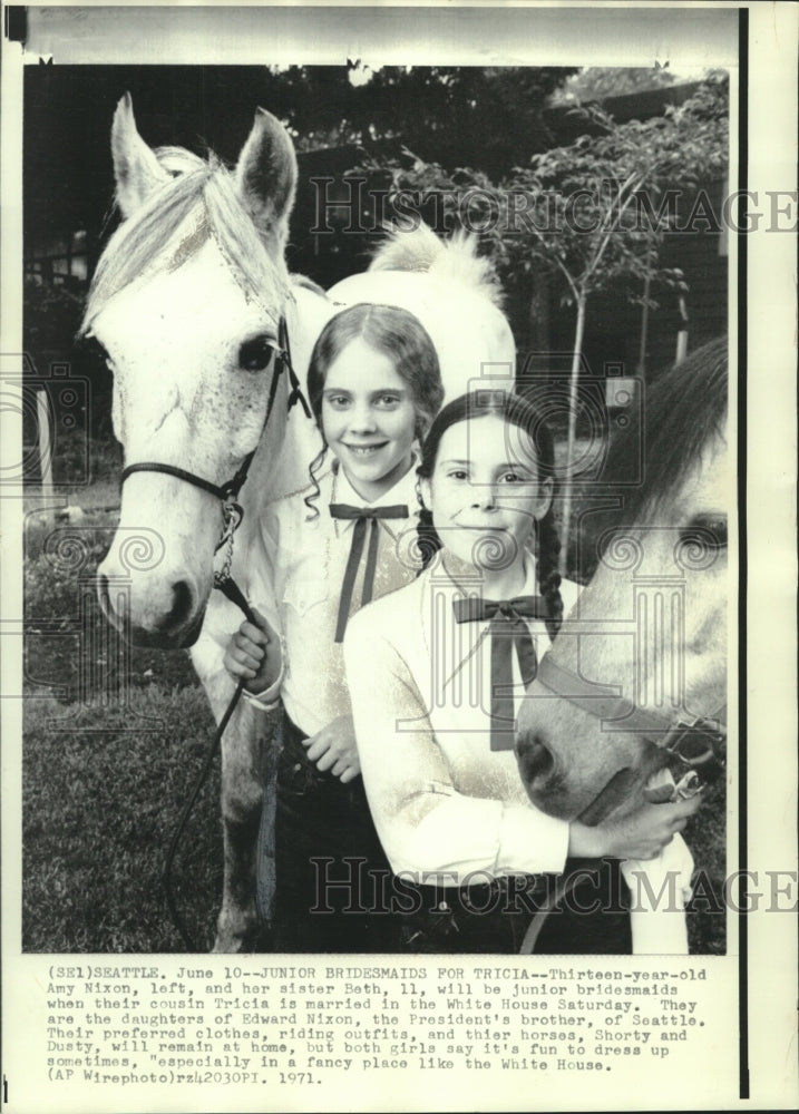 1971 Press Photo Amy and Beth Nixon, daughters of Edward Nixon - mjb85214 - Historic Images