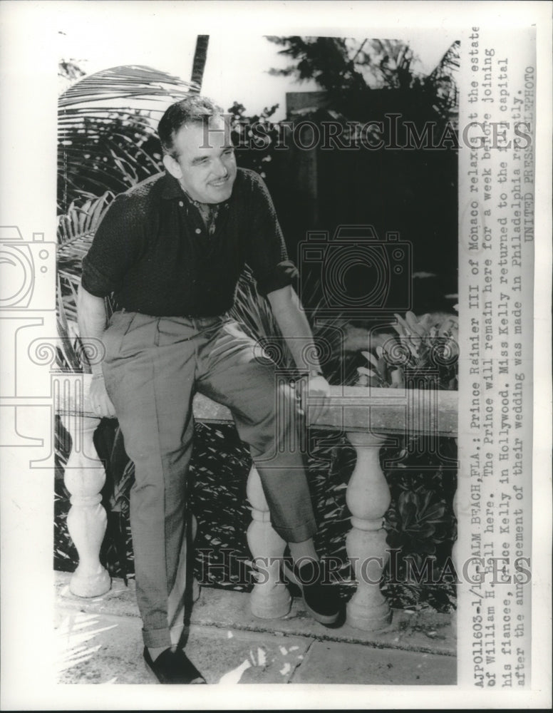 1956 Press Photo Prince Rainier III of Monaco relaxing in Palm Beach, Florida- Historic Images
