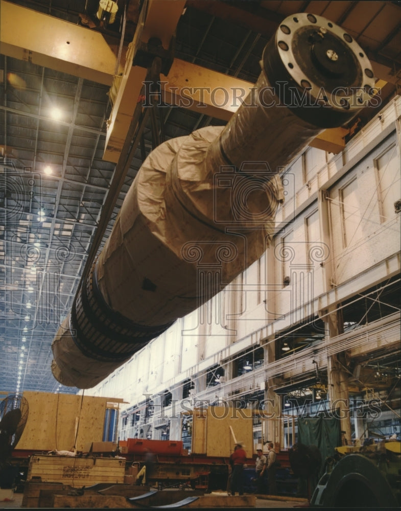 1995 Siemens Power Corp. prepares to ship turbine-generator rotor - Historic Images
