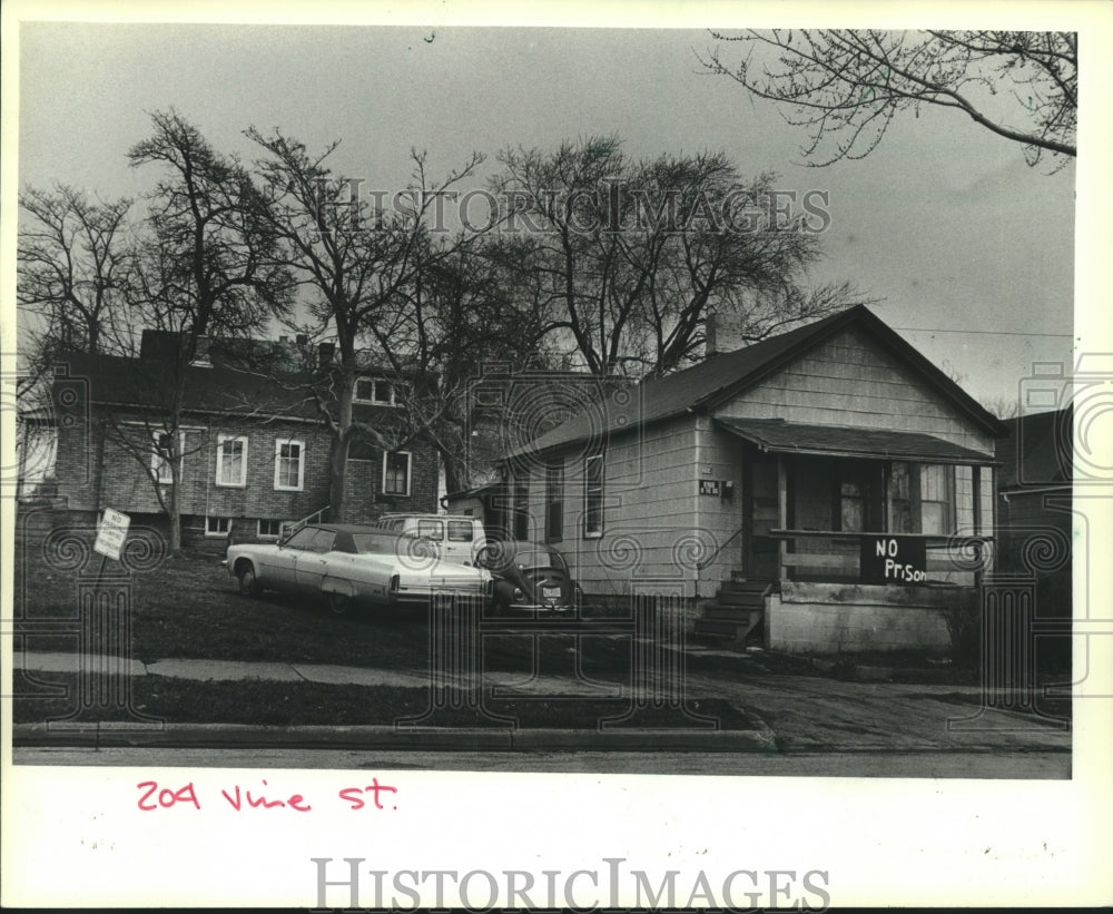 1983 Sign at 204 W. Vine St., Milwaukee, says "No prison"-Historic Images