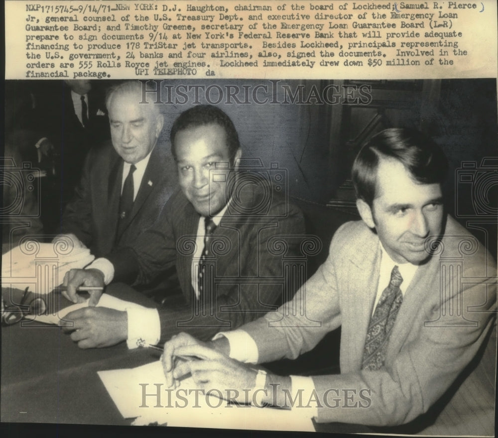 1971 Press Photo Chairman of Lockheed and federal officials, New York - Historic Images