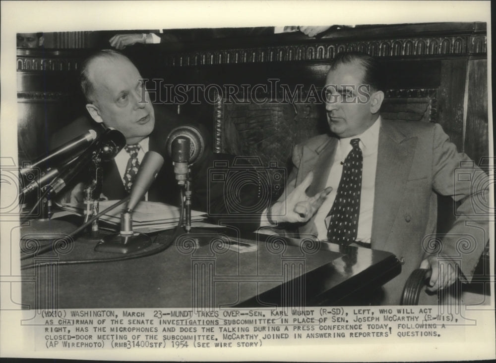 1954 Press Photo Senator Karl Wundt and Joseph McCarthy during press conference- Historic Images