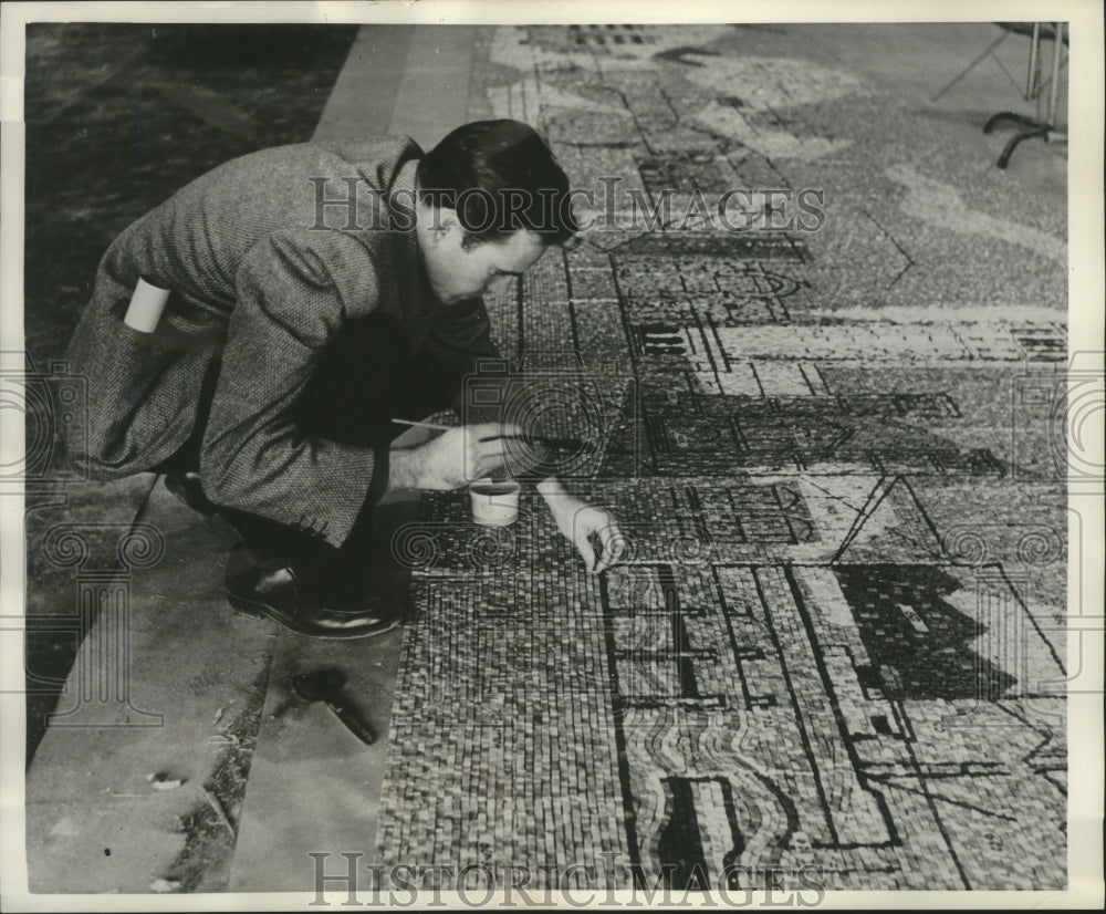 1955 Press Photo Mosaic moved from Young's studio to Police building in sections-Historic Images