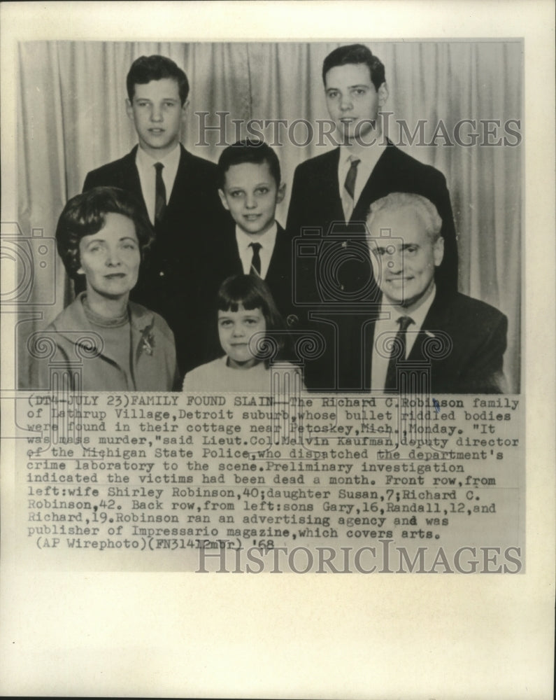 1968 Press Photo Richard C. Robinson family of Lathrup Village, Detroit - Historic Images