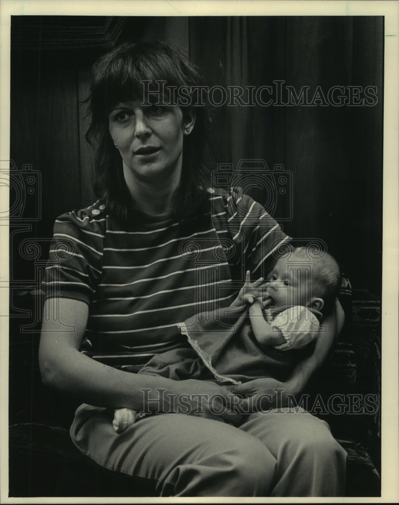 1984 Press Photo Penny Breakfield and her daughter at St. Francis center - Historic Images