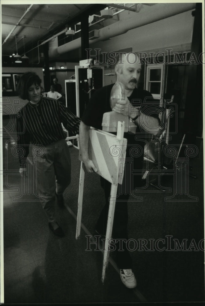 1993 Press Photo Susan McGaughey, occupational therapist at The Work Place - Historic Images