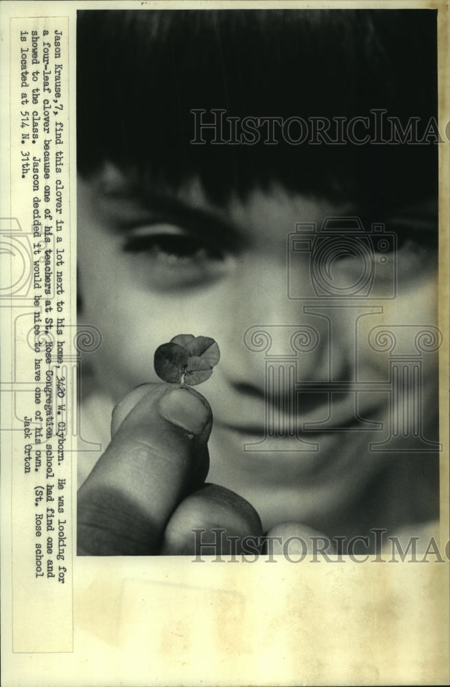 1985 Press Photo Jason Krause finds four-leaf clover in Merrill Park area - Historic Images