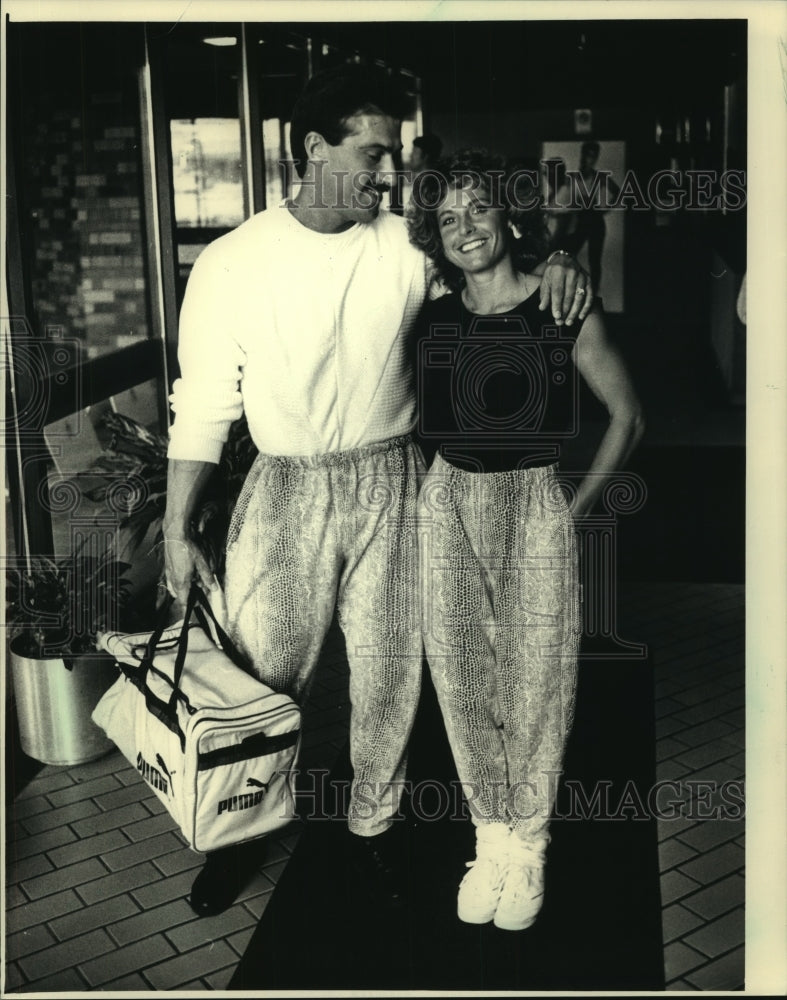 1988 Press Photo Douglas and Jeanne Andrewski at the gym - mjb86548-Historic Images