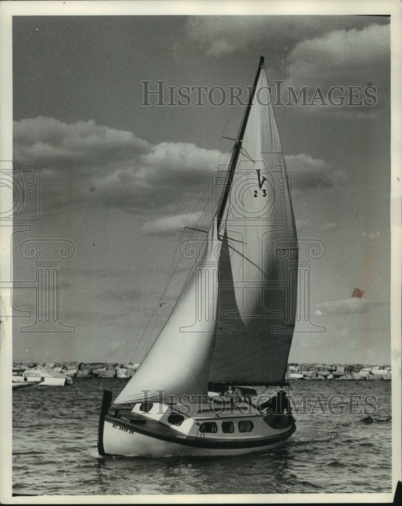 Press Photo Sloop imported from Yugoslavia is owned by Luther Cole of Wauwatosa-Historic Images