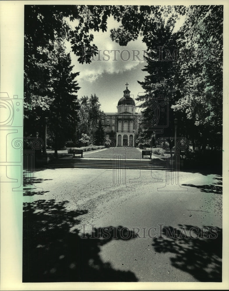 1985 Press Photo Henni Hall, at the heart of Saint Francis Seminary. - mjb86697 - Historic Images