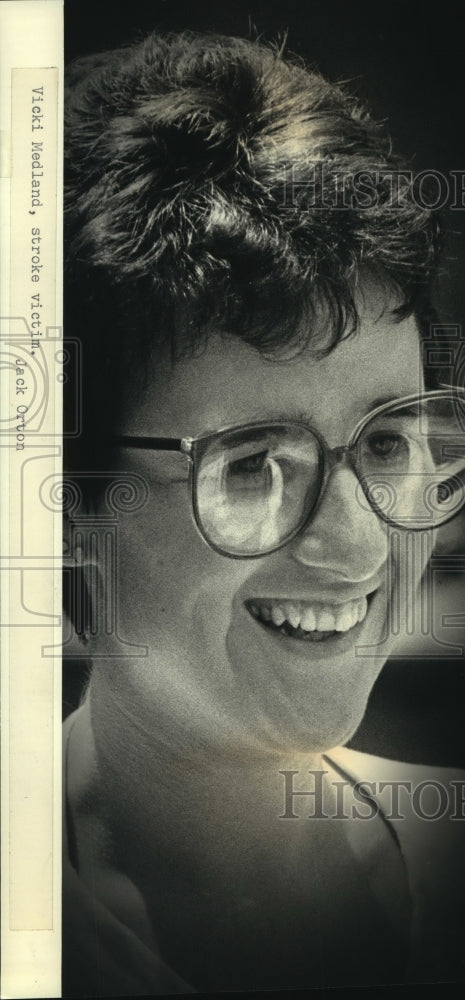 1986 Press Photo Unusual stroke victim at 23, Vicki Medland smiles. Sacred Heart - Historic Images