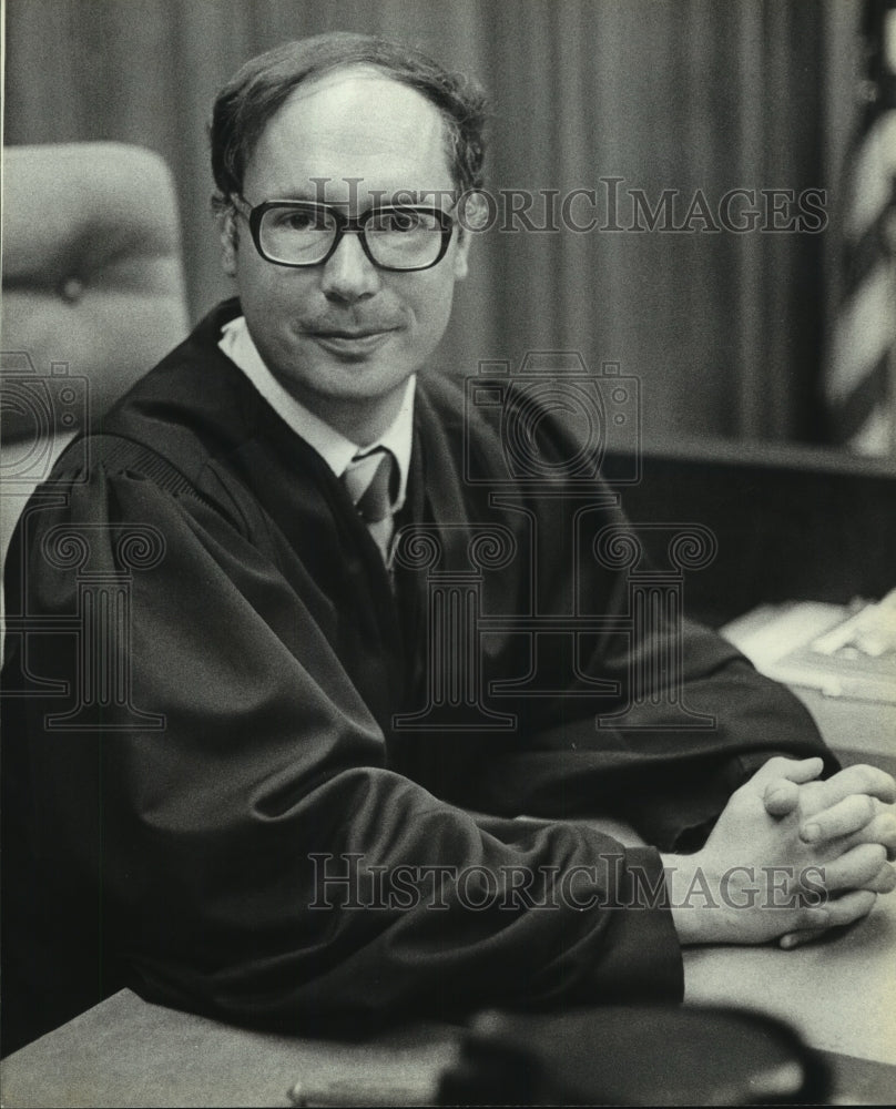 1981 John Siefert, judge, Milwaukee - Historic Images
