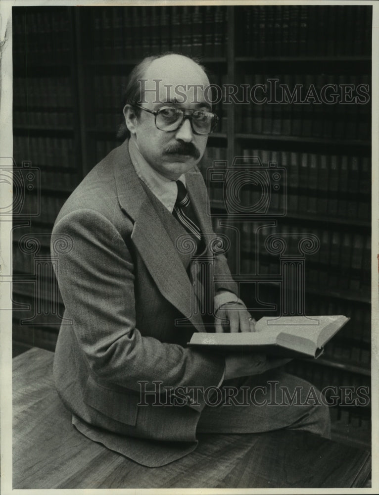 1978 Reverend James Schaefer, assistant district attorney-Historic Images