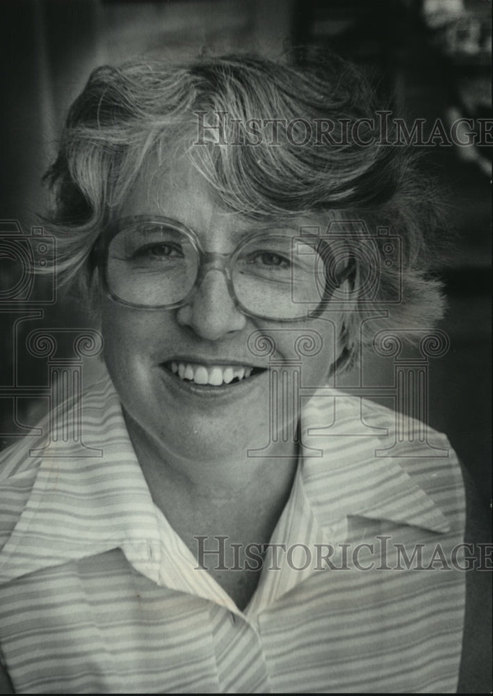 1977 Beth Sieckmann- Instructor At University School Of Milwaukee-Historic Images