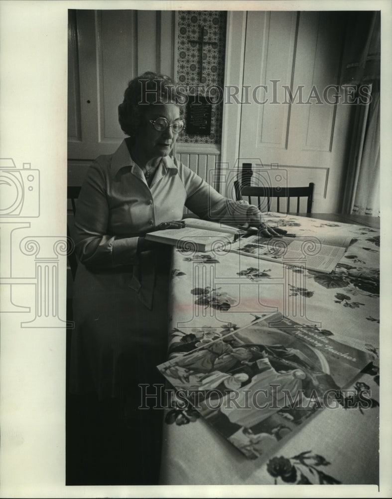 1979 Press Photo St. John&#39;s Sunday school teacher Edna Sievers at home - Historic Images