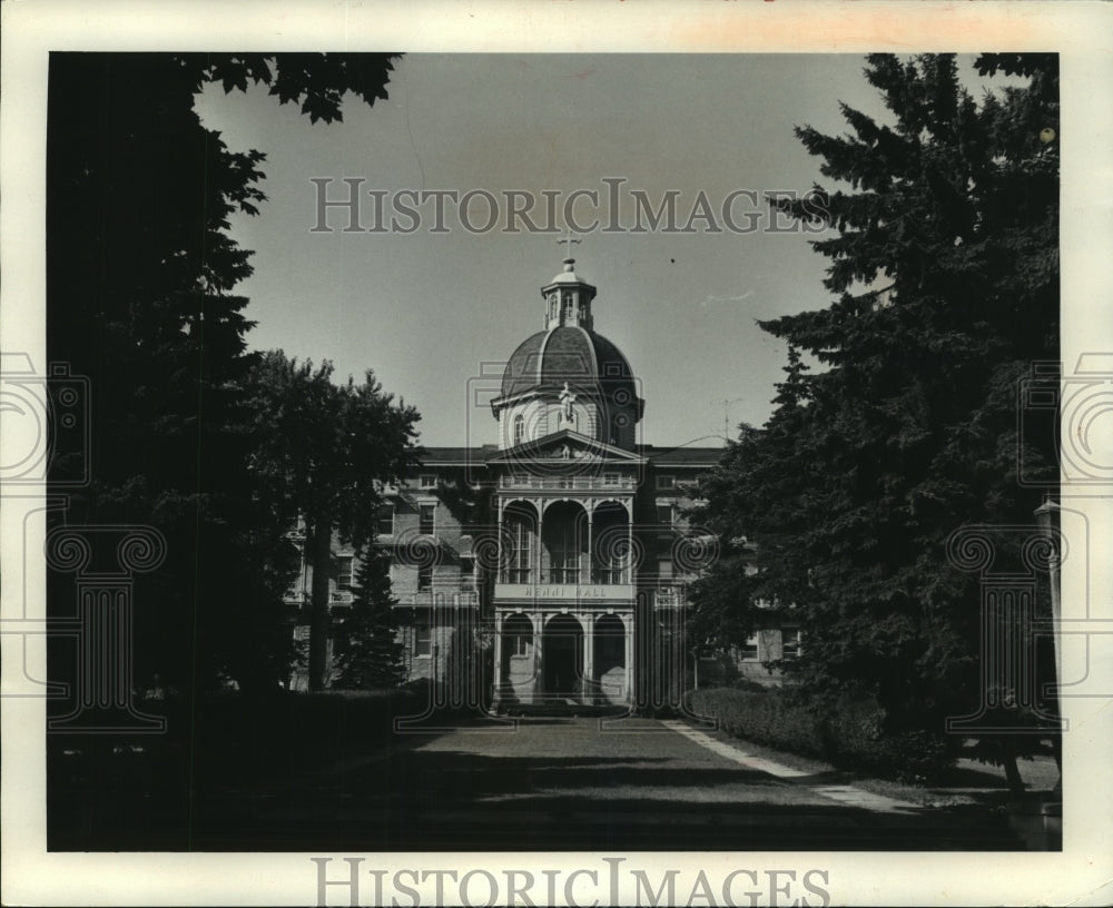 1973 Press Photo Henni Hall at St Francis Major Seminary. Milwaukee - mjb87253 - Historic Images