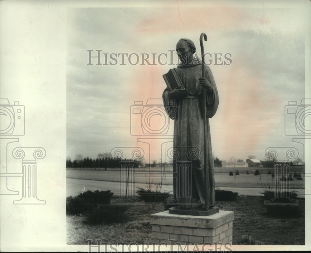 1967 Press Photo St. Columban statue at St. Columban college, in Ocono ...