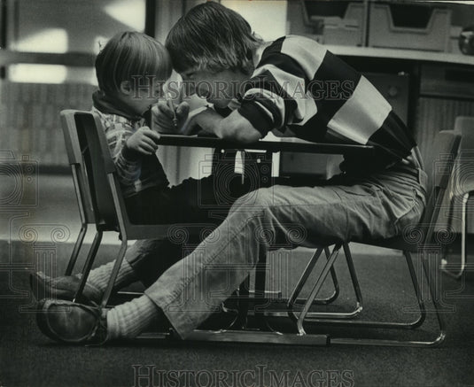 1978 Press Photo Child at Saint Francis Children's Activity Center With Teacher - Historic Images
