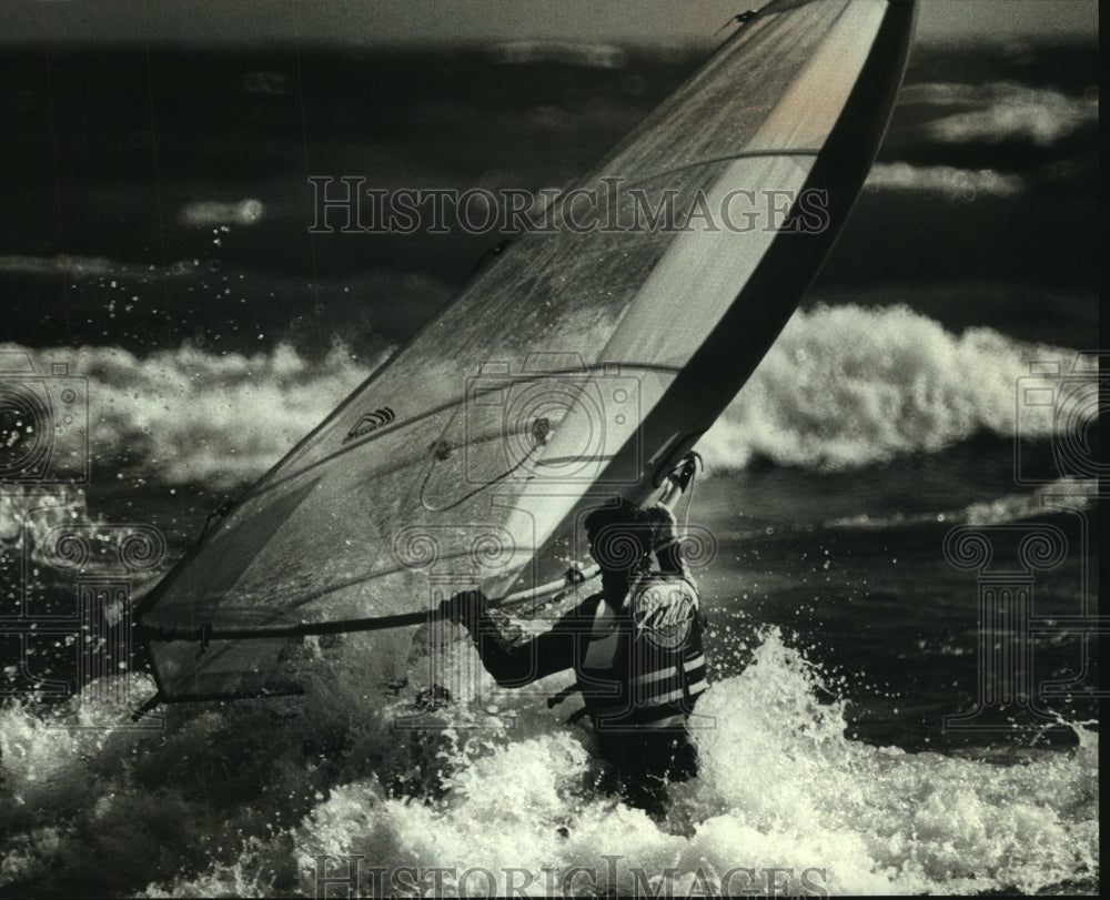 1989 Tony Balistreri launches his sailboard on Lake Michigan - Historic Images