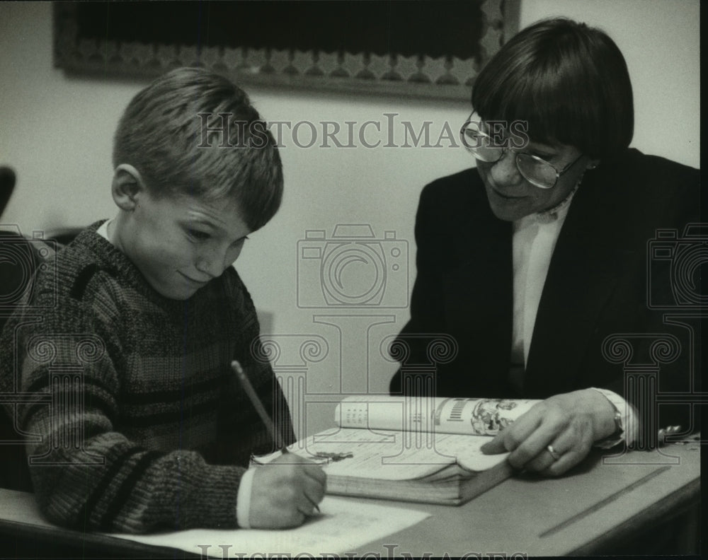 1993 Teacher helps student, St. Andrew&#39;s Episcopal Church, Milwaukee - Historic Images