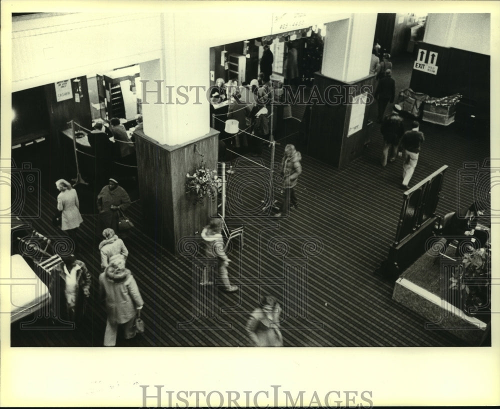 1980 Plankinton House, Sale on Furnishings - Historic Images