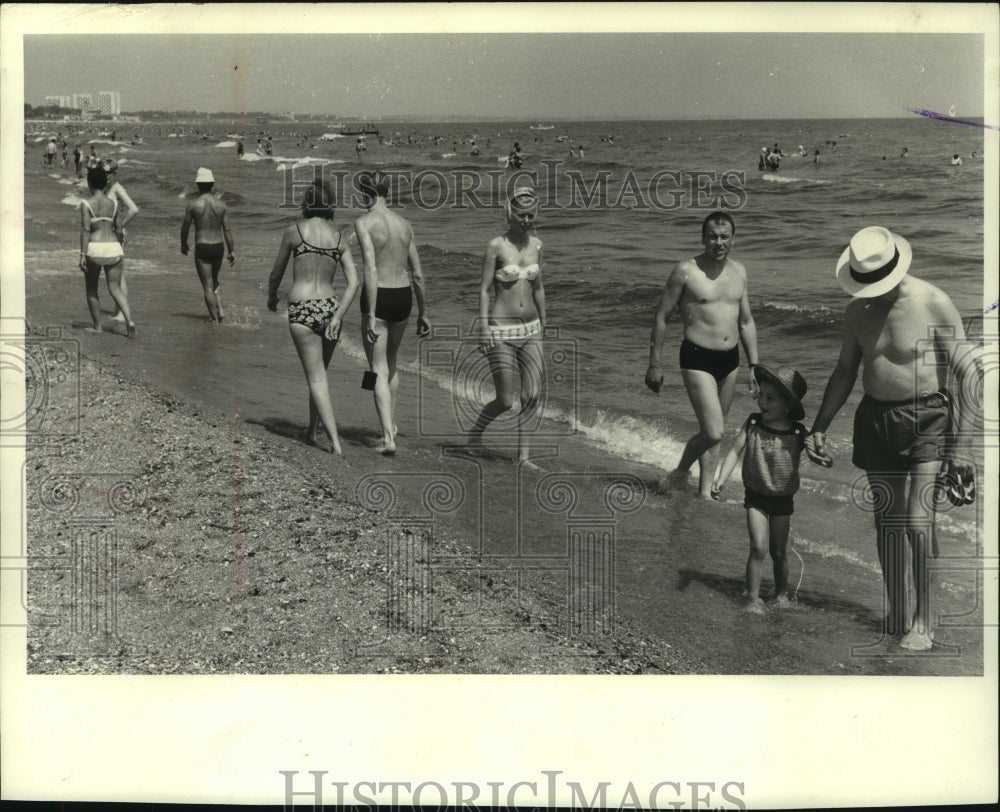1969 Press Photo Milwaukee&#39;s Bradford beach on a midsummer day - mjb87715 - Historic Images