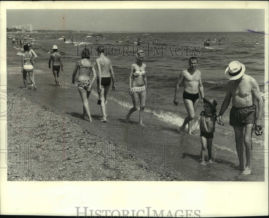 1969 Press Photo Milwaukee's Bradford beach on a midsummer day - mjb87715 - Historic Images