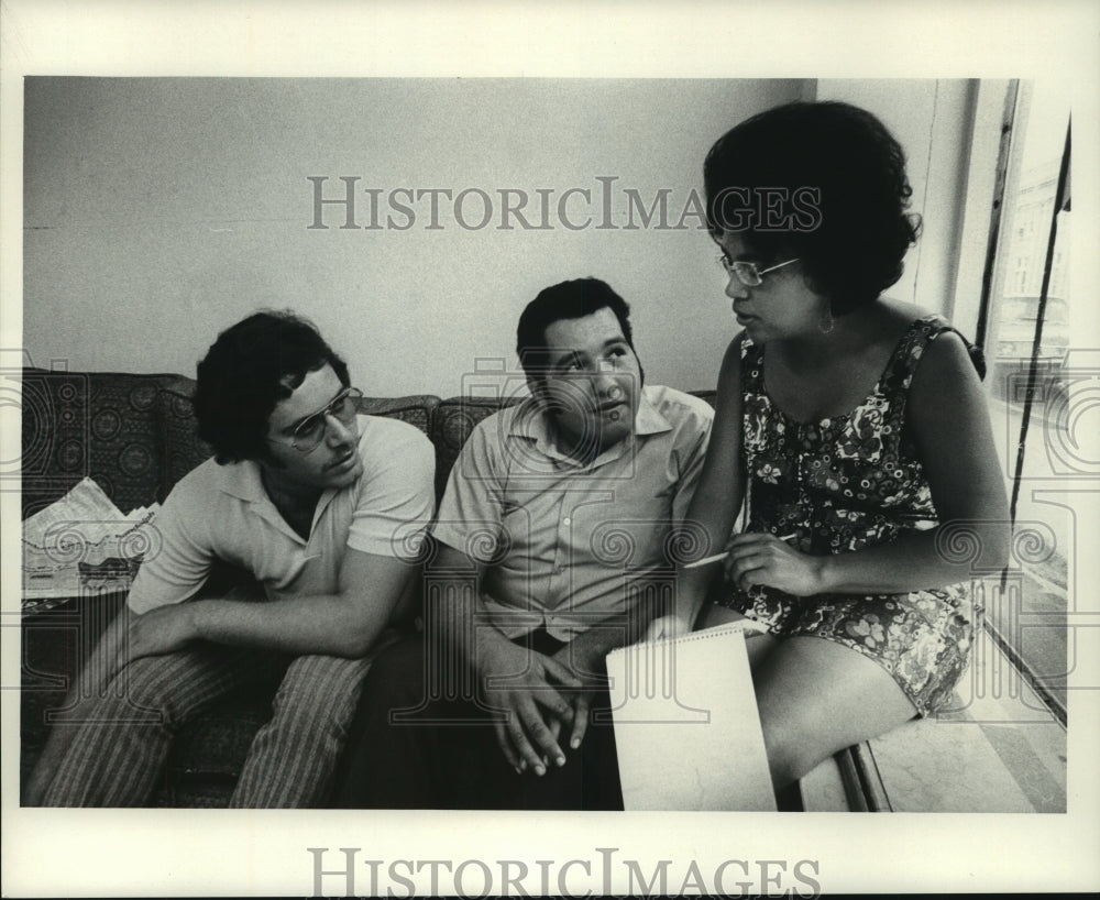 1971 Press Photo L to R, Edgardo Ortiz and Iginio Romero with Keanette Lopez. - Historic Images