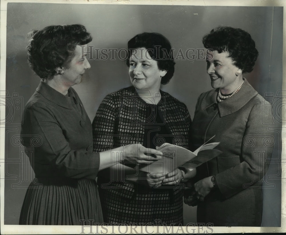 1962 Press Photo Leaders planning convention of Wisconsin Congress of Parents-Historic Images