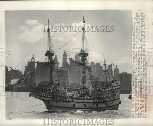 1957 Press Photo Mayflower II moving into harbor of, New York City. - mjb87880 - Historic Images