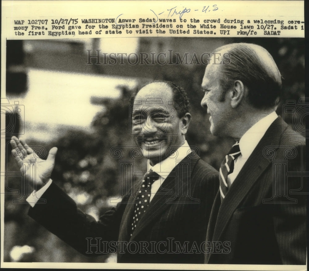 1975 Anwar Sadat and President Ford wave to crowd, Washington.-Historic Images