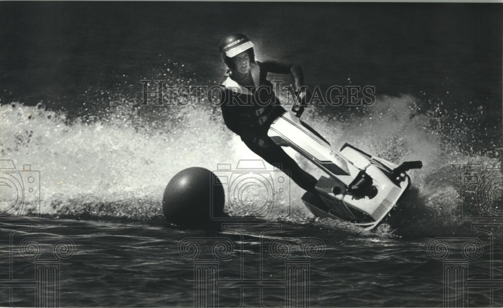 1982 Press Photo Ann Johnson At Budweiser Ski Jet Classic Sunday On Silver Lake- Historic Images