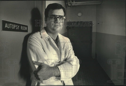 1987 Medical Examiner Jeffrey Jentzen - Historic Images