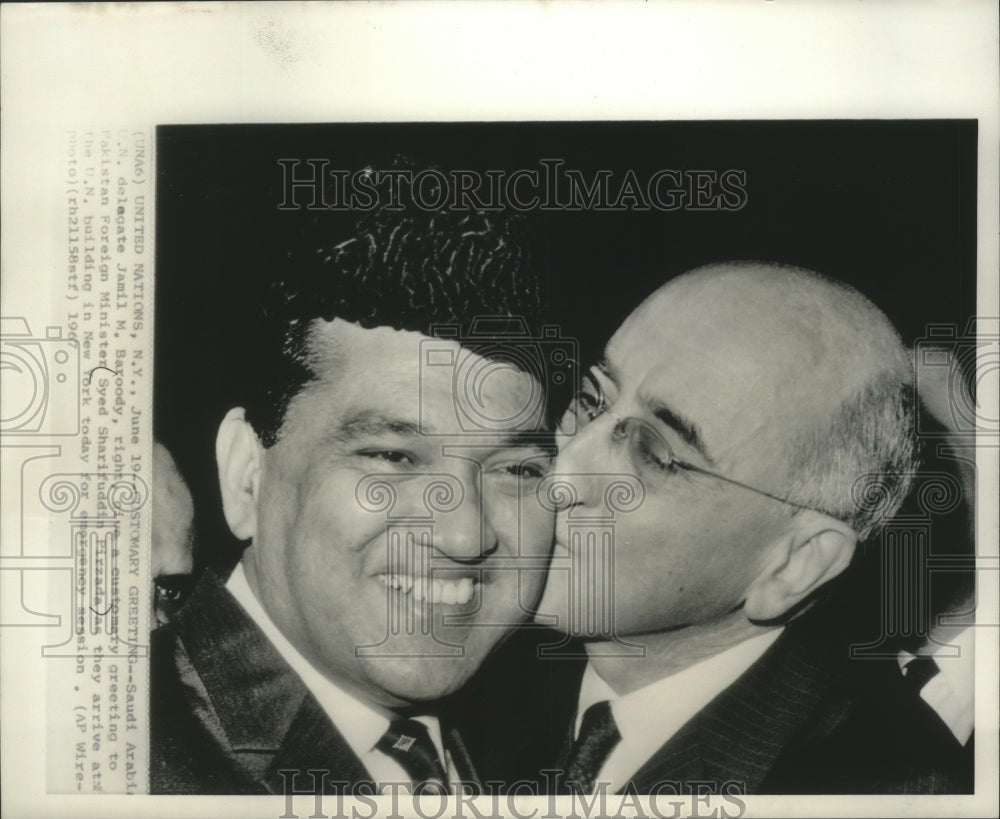 1967 Press Photo Jamil Baroody greeting Syed Sharifuddin Pirzada, U.N., New York-Historic Images