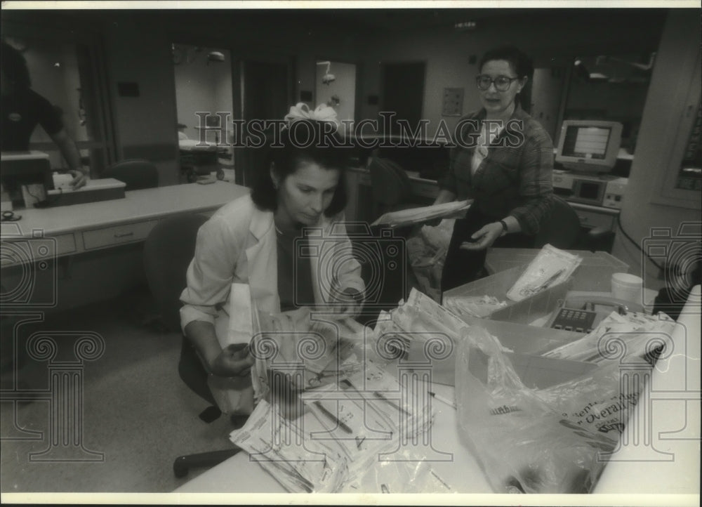 1994 Emergency staff at new St. Mary's Hospital Ozaukee in Mequon - Historic Images
