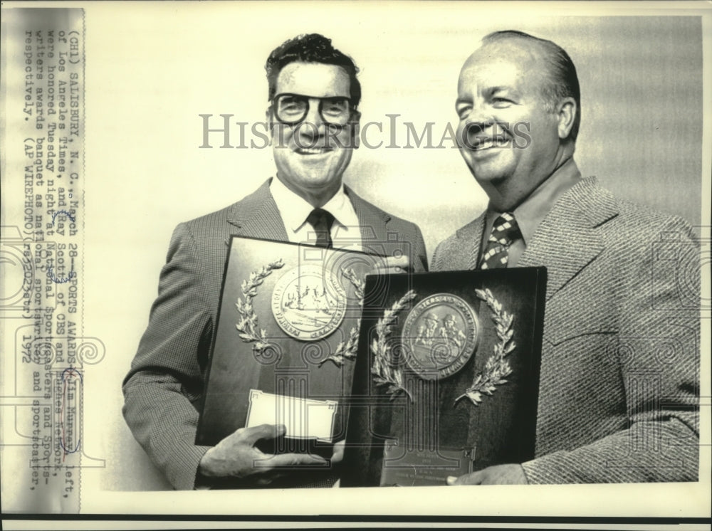 1972 Jim Murray, of LA Times, Ray Scott of CBS receive sports award.-Historic Images