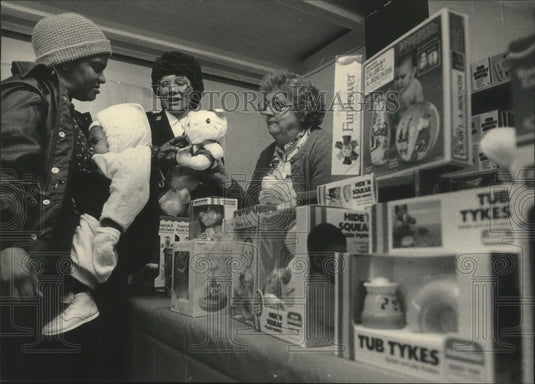 1985 Press Photo Salvation Army Milwaukee, Santa's Workshop - mjb88416 - Historic Images