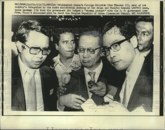 1971 Nationalist China's Foreign Minister Chow Shu-kai and newsman-Historic Images