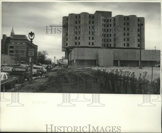 1975 St. Mary's Hospital in Milwaukee-Historic Images