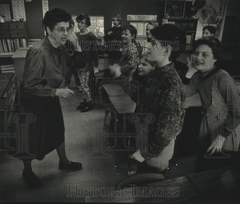 1992 Sister Margaret Anne Puhek teaches at St. Rita&#39;s School - Historic Images