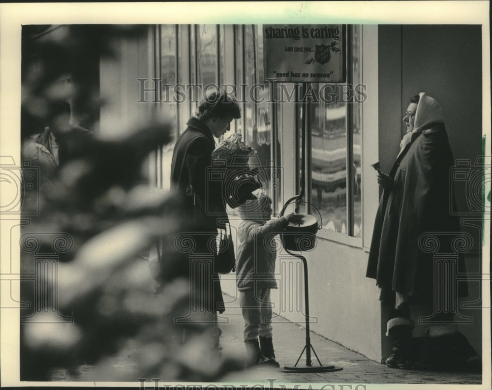 1983 Salvation Army bell ringer Janet Goodwin working in Milwaukee - Historic Images