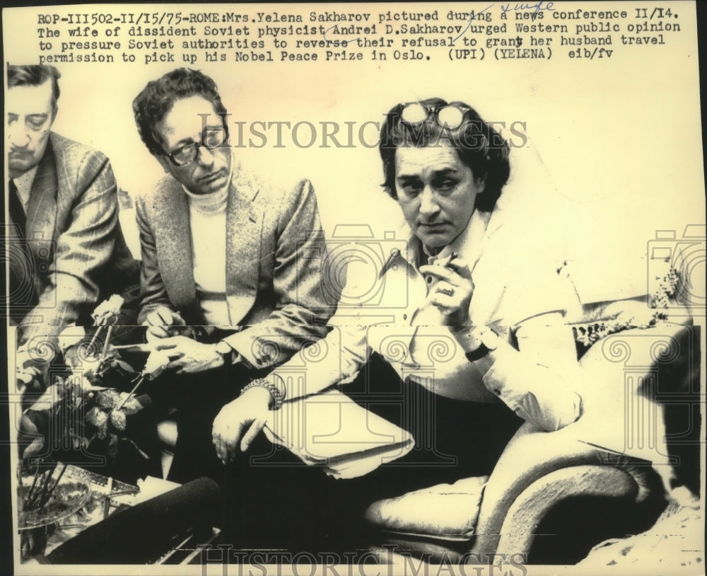 1976 Wife of dissident Soviet physicist at a news conference in Rome-Historic Images
