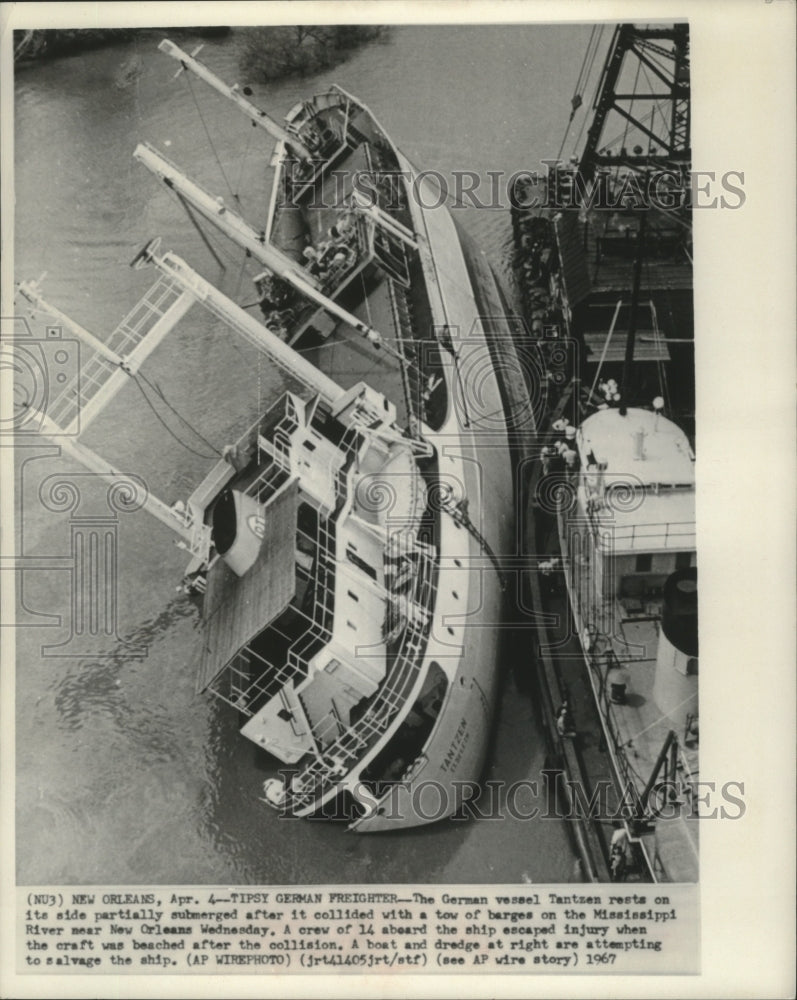 1967 Press Photo Tantzen partially submerged in Mississippi River, New Orleans- Historic Images