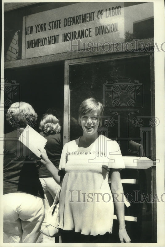 1976 Susan Salvis holds her unemployment check - Historic Images