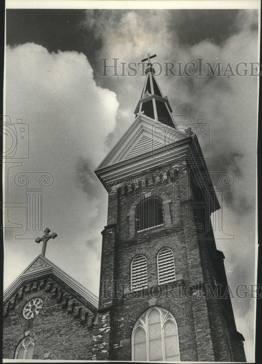 1977 Press Photo Steeple St. Peter's Evangelical Lutheran Church, 1203 S. 8th st - Historic Images