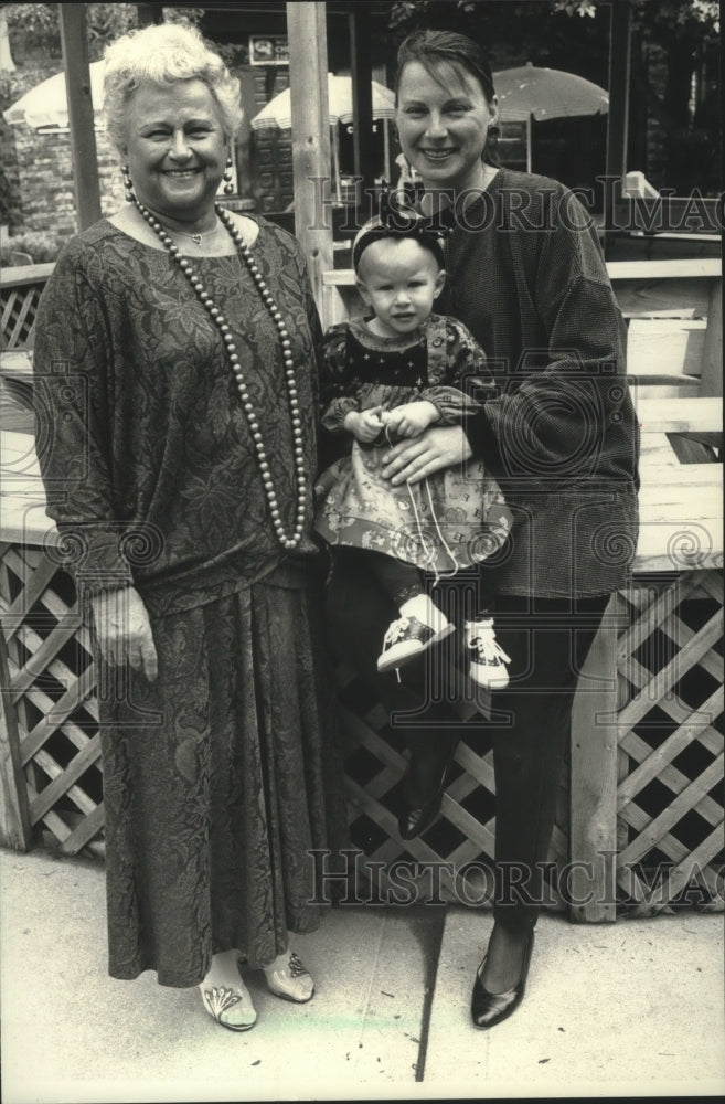 1990 Press Photo Lori Mitchell and Carol Johnston at Saint Joseph&#39;s Hospital - Historic Images