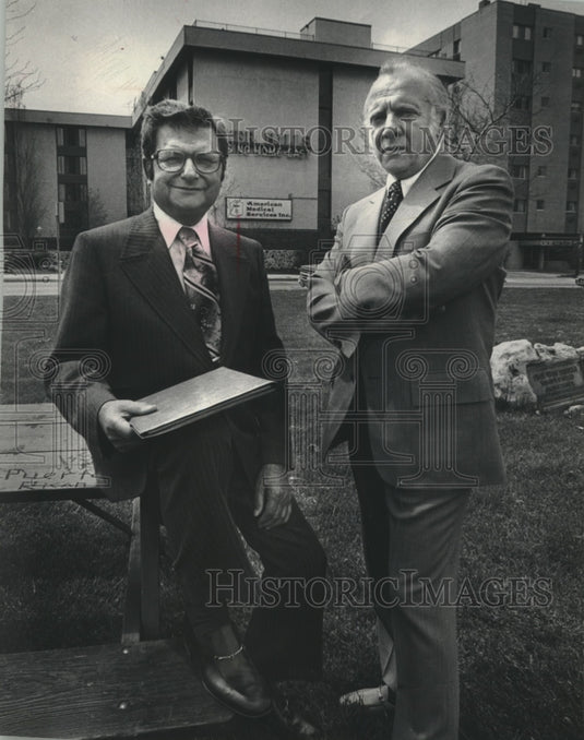 1979 Press Photo Harry E. Samson and Harold Nash, River Hills Nursing Home East - Historic Images