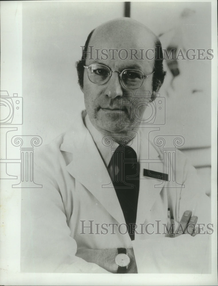 1972 Press Photo Dr. Lee Salk- New York Psychologist And Author - mjb88912 - Historic Images